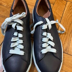 Size 9 Vionic Walk.Move. Live. Sneakers